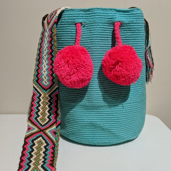 Authentic Wayuu bag / aquamarine blue / multicolored strap/ Size L - Picture 2 of 9